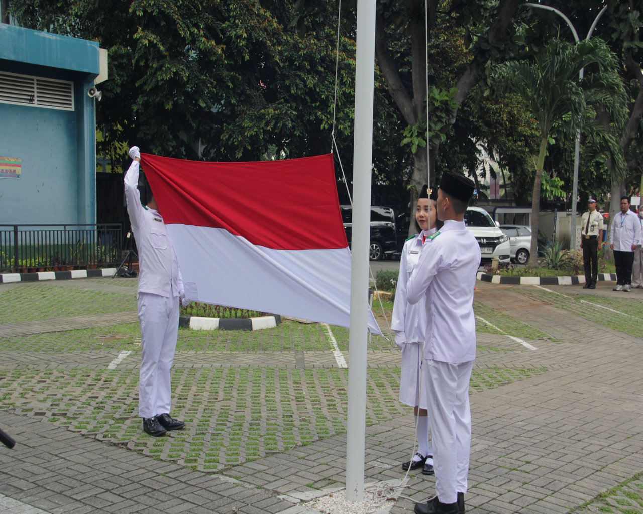 Berkhidmat Kepada Tanah Air, PPM Manajemen Laksanakan Upacara Pengibaran Bendera