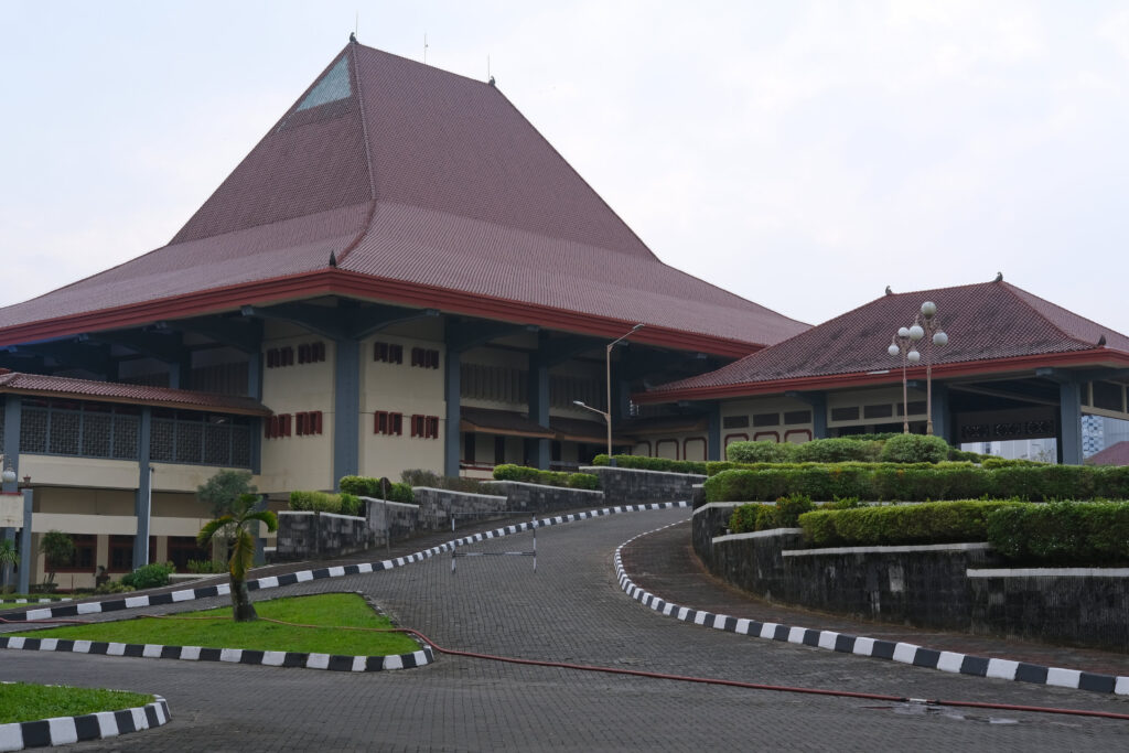 Kampus Indonesia di Persimpangan Jalan